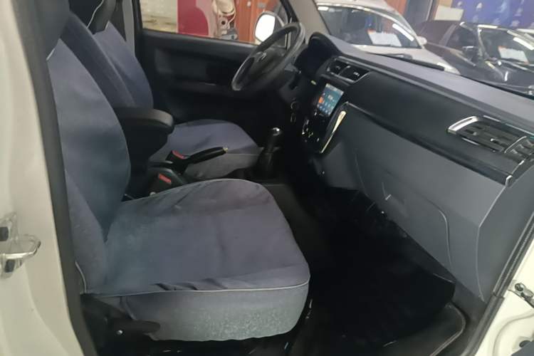 Used Jinbei Hiace X30 2021 1.5L Comfort Model Base Version (No Air Conditioning) Van China VI Standard SWC15M Right Front Seat