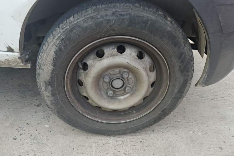 Used Jinbei Hiace X30 2021 1.5L Wealthy Single-Steaming Air-Conditioned Van China VI Standard SWC15M Right Front Wheel Hub