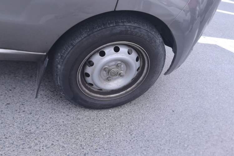 Used Jinbei Hiace X30 2021 1.5L Standard Model Central Air Conditioning EPS Version Bus China VI Emission Standard SWC15M Right Front Wheel Hub