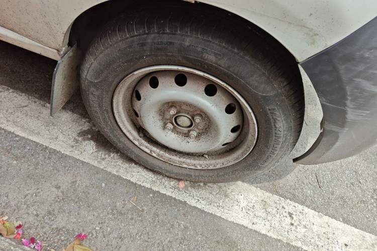 Used Jinbei Hiace X30 2021 1.5L Standard Model Central Air Conditioning EPS Version Bus China VI Emission Standard SWC15M Right Front Wheel Hub