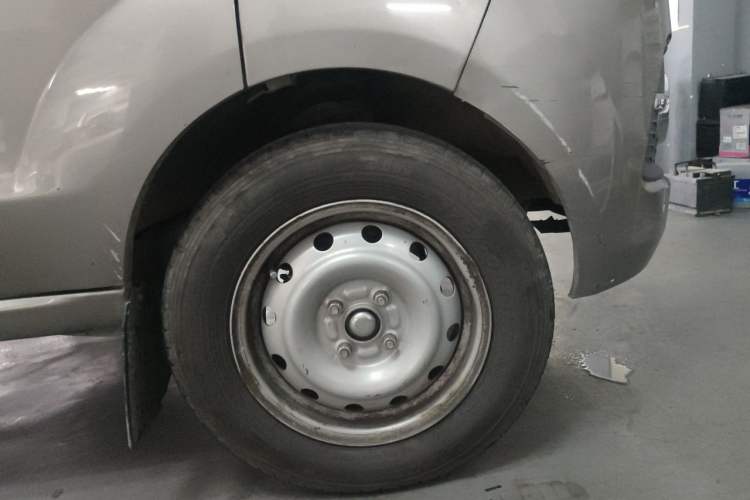 Used Jinbei Hiace X30 2021 1.5L Wealthy Single-Steaming Air-Conditioned Van China VI Standard SWC15M Right Front Wheel Hub