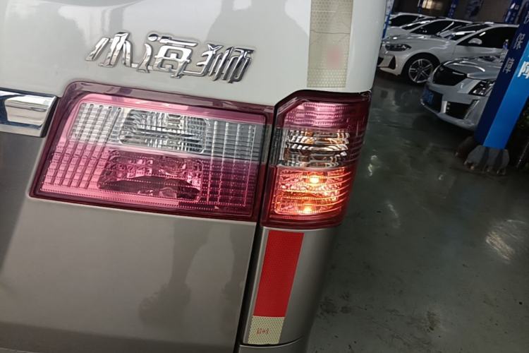 Used Jinbei Hiace X30 2021 1.5L Comfort Model Base Version (No Air Conditioning) Van China VI Standard SWC15M Right Rear Taillight