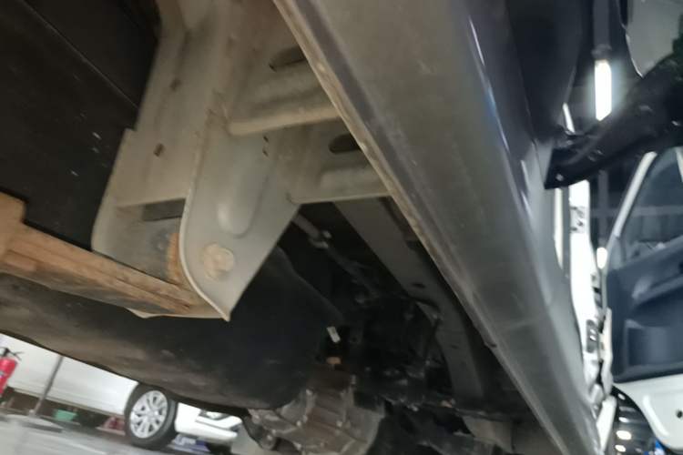 Used Jinbei Hiace X30 2021 1.5L Comfort Model Base Version (No Air Conditioning) Van China VI Standard SWC15M Right Side Sill