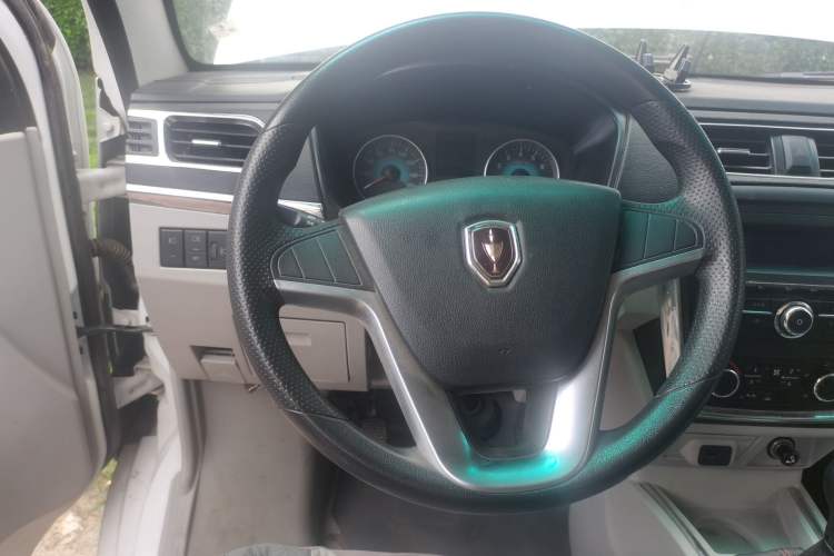 Used Jinbei Hiace X30 2021 1.5L Wealthy Single-Steaming Air-Conditioned Van China VI Standard SWC15M Steering Wheel