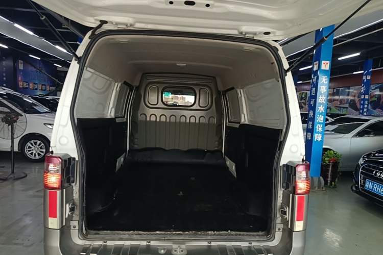 Used Jinbei Hiace X30 2021 1.5L Comfort Model Base Version (No Air Conditioning) Van China VI Standard SWC15M Trunk