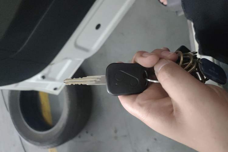 Used Jinbei Hiace X30 2021 1.5L Wealthy Single-Steaming Air-Conditioned Van China VI Standard SWC15M Vehicle Key