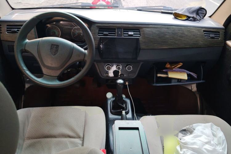 Used Jinbei Hiace X30 2022 1.5L Business-Class Central Air-Conditioned Coach China VI Standard SWC15M Center Console