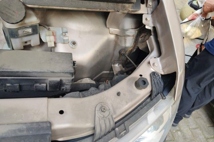 Used Jinbei Hiace X30 2022 1.5L Business-Class Central Air-Conditioned Coach China VI Standard SWC15M Engine Bay Left