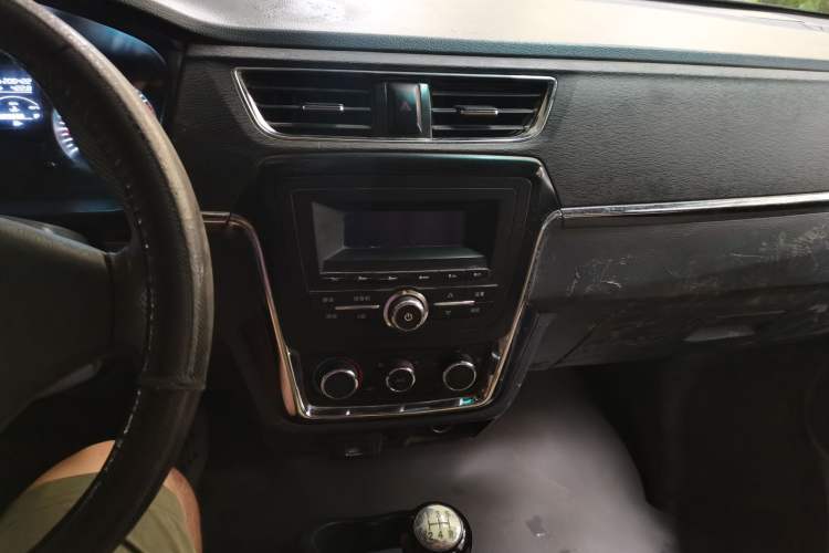 Used Jinbei Hiace X30 2022 1.5L Business-Class Central Air-Conditioned Coach China VI Standard SWC15M Audio And AC Panel