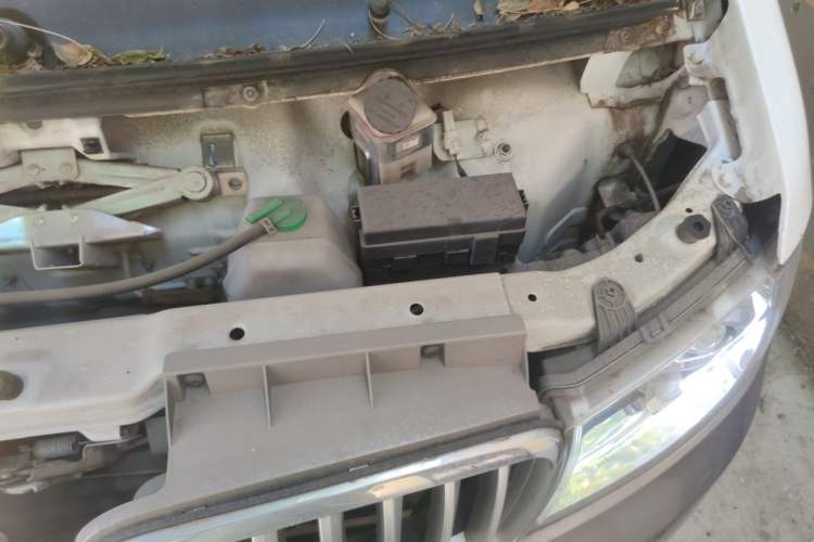 Used Jinbei Hiace X30 2022 1.5L Cargo Version China VI SWC15M Engine Bay Left