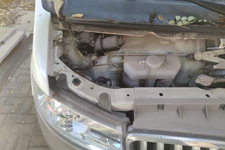 Used Jinbei Hiace X30 2022 1.5L Cargo Version China VI SWC15M Engine Bay Right