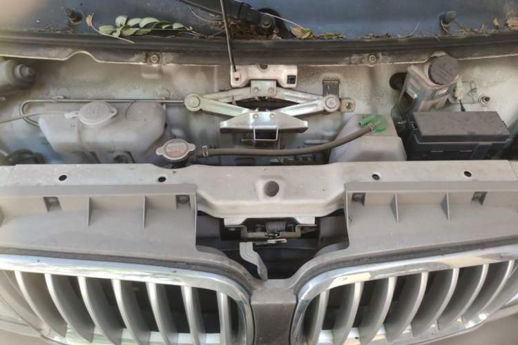 Used Jinbei Hiace X30 2022 1.5L Cargo Version China VI SWC15M Engine Bay