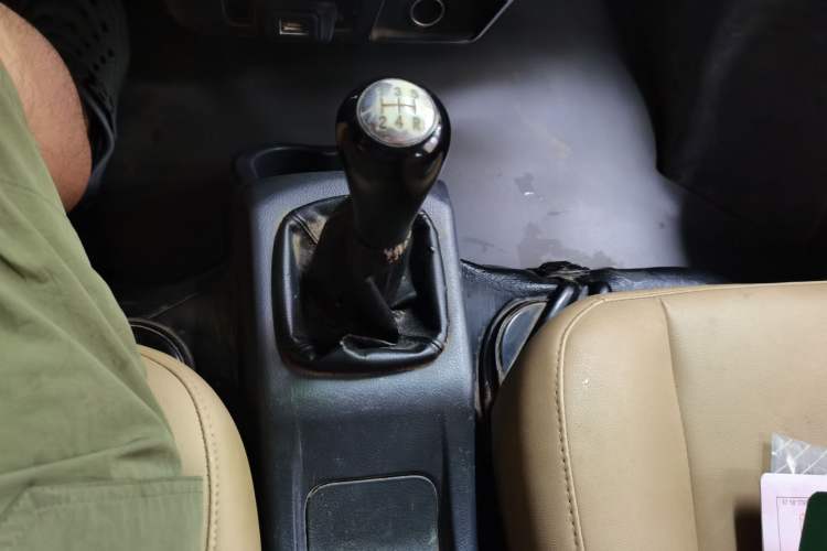 Used Jinbei Hiace X30 2022 1.5L Business-Class Central Air-Conditioned Coach China VI Standard SWC15M Gear Lever