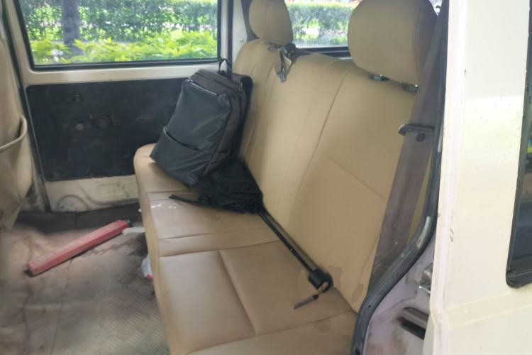 Used Jinbei Hiace X30 2022 1.5L Business-Class Central Air-Conditioned Coach China VI Standard SWC15M Left Rear Seat