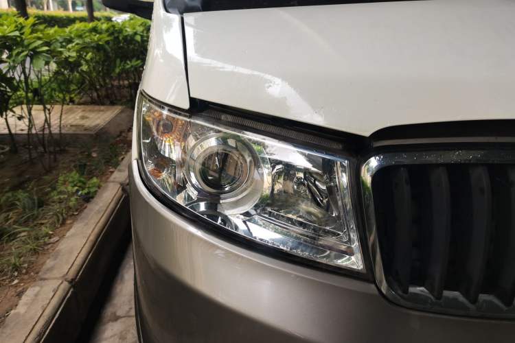 Used Jinbei Hiace X30 2022 1.5L Business-Class Central Air-Conditioned Coach China VI Standard SWC15M Right Front Headlight