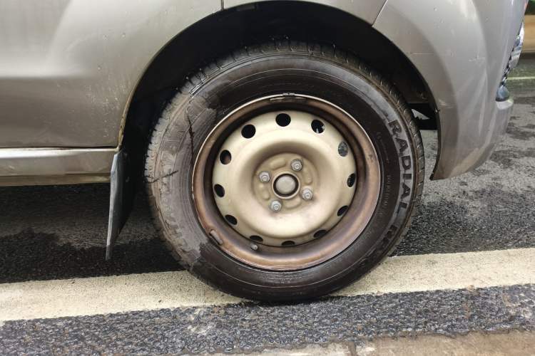 Used Jinbei Hiace X30 2022 1.5L Business-Class Central Air-Conditioned Coach China VI Standard SWC15M Right Front Wheel Hub