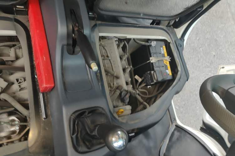 Used Jinbei Hiace X30  Engine Bay Left