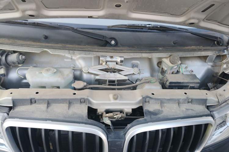 Used Jinbei Hiace X30 2022 1.5L Cargo Version China VI SWC15M Engine Bay