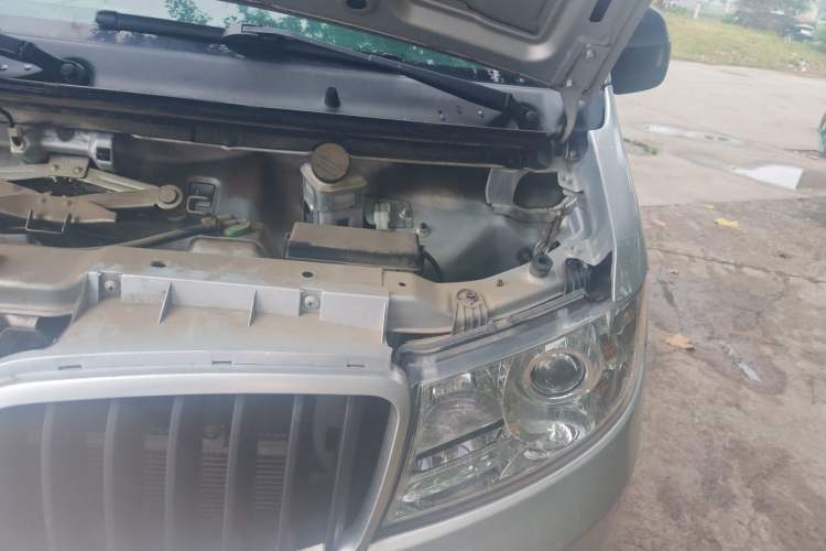 Used Jinbei Hiace X30 2022 1.5L Cargo Version China VI SWC15M Engine Bay Left