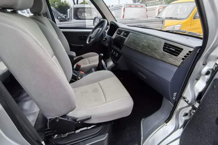 Used Jinbei Hiace X30 2022 1.5L Business-Class Central Air-Conditioned Coach China VI Standard SWC15M Interior 4