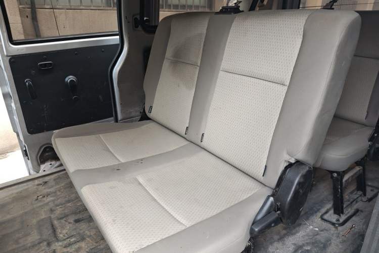 Used Jinbei Hiace X30 2022 1.5L Business-Class Central Air-Conditioned Coach China VI Standard SWC15M Left Rear Seat