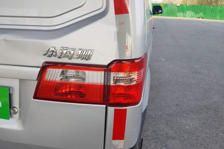 Used Jinbei Hiace X30 2022 1.5L Cargo Version China VI SWC15M Right Rear Taillight