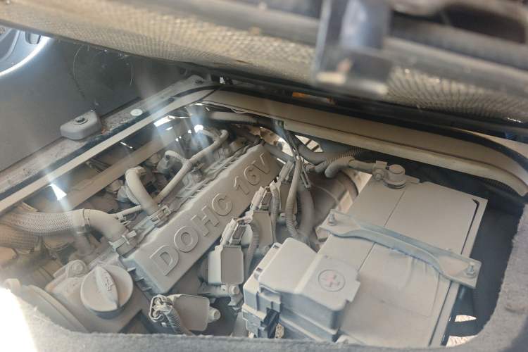 Used Jinbei Hiace X30 2022 1.5L Cargo Version China VI SWC15M Engine Bay