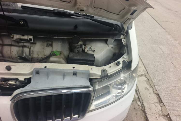 Used Jinbei Hiace X30 2022 1.5L Cargo Version China VI SWC15M Engine Bay Left