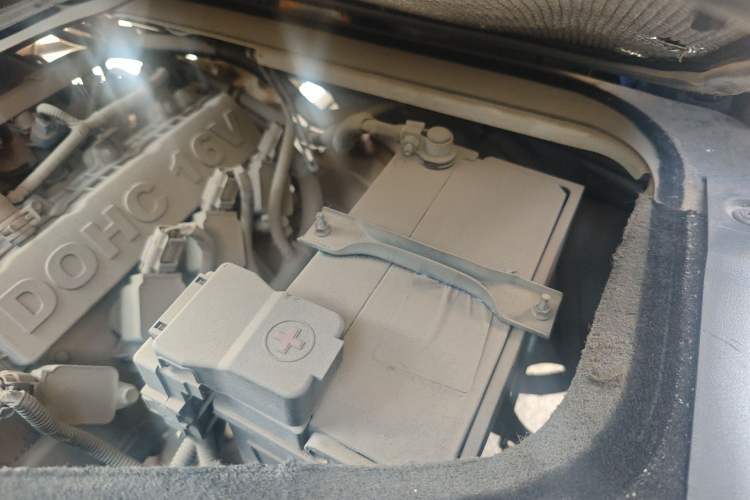 Used Jinbei Hiace X30 2022 1.5L Cargo Version China VI SWC15M Engine Bay Left