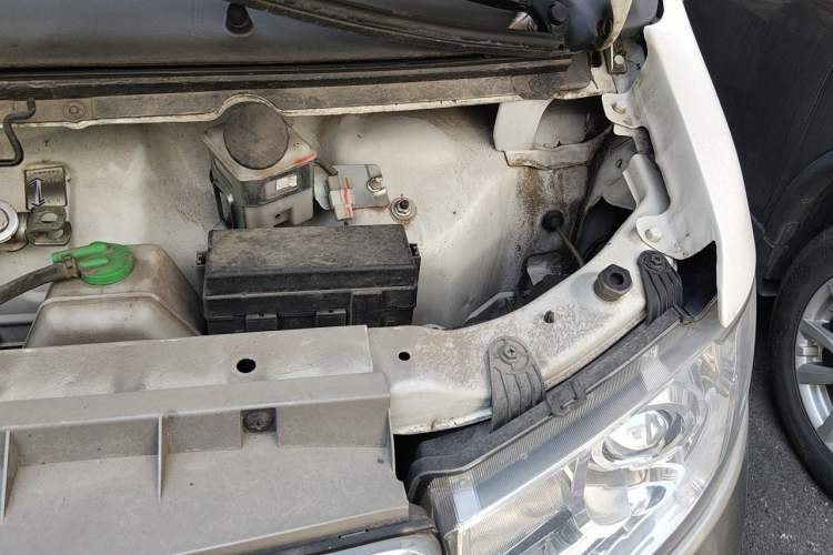 Used Jinbei Hiace X30 2022 1.5L Business-Class Central Air-Conditioned Coach China VI Standard SWC15M Engine Bay Left