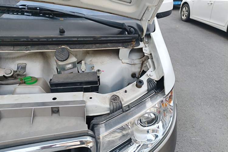 Used Jinbei Hiace X30 2022 1.5L Cargo Version China VI SWC15M Engine Bay Left