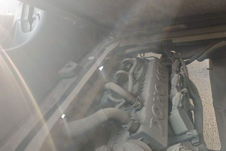 Used Jinbei Hiace X30 2022 1.5L Cargo Version China VI SWC15M Engine Bay Right