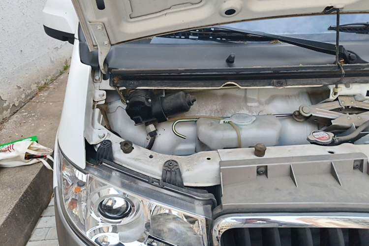 Used Jinbei Hiace X30 2022 1.5L Cargo Version China VI SWC15M Engine Bay Right
