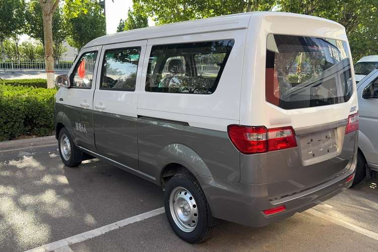 Used Jinbei Hiace X30 2022 1.5L Business-Class Central Air-Conditioned Coach China VI Standard SWC15M Exterior 6