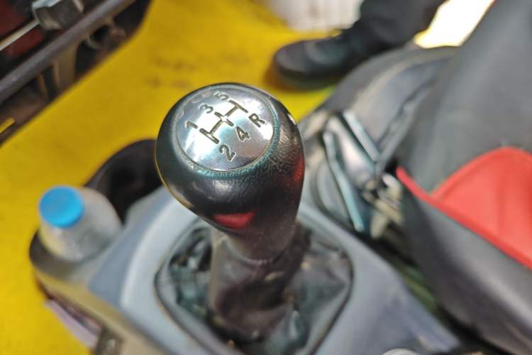 Used Jinbei Hiace X30  Gear Lever