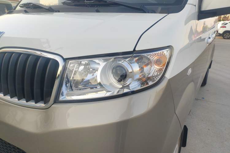 Used Jinbei Hiace X30 2022 1.5L Business-Class Central Air-Conditioned Coach China VI Standard SWC15M Left Front Headlight
