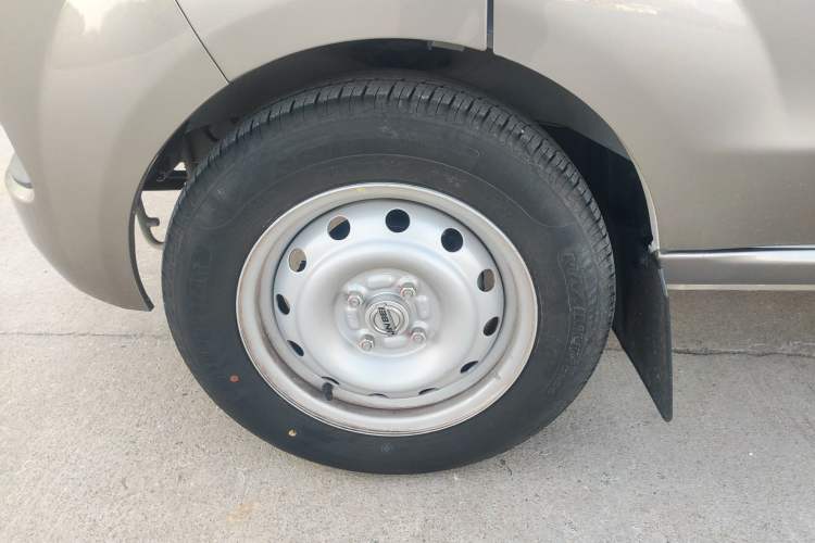 Used Jinbei Hiace X30 2022 1.5L Business-Class Central Air-Conditioned Coach China VI Standard SWC15M Left Front Wheel Hub
