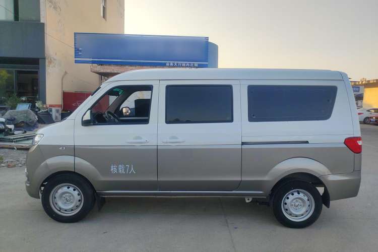 Used Jinbei Hiace X30 2022 1.5L Business-Class Central Air-Conditioned Coach China VI Standard SWC15M Left Side