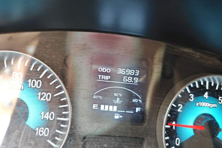 Used Jinbei Hiace X30  Odometer Close Up