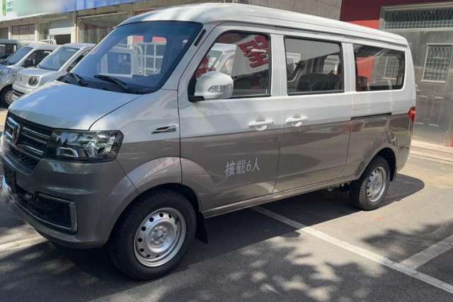 Used Jinbei Hiace X30 2022 1.5L Business-Class Central Air-Conditioned Coach China VI Standard SWC15M