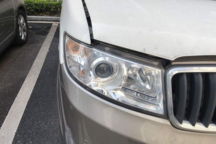 Used Jinbei Hiace X30 2022 1.5L Business-Class Central Air-Conditioned Coach China VI Standard SWC15M Right Front Headlight