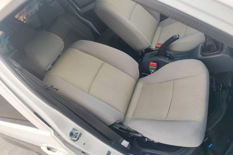 Used Jinbei Hiace X30 2022 1.5L Business-Class Central Air-Conditioned Coach China VI Standard SWC15M Right Front Seat