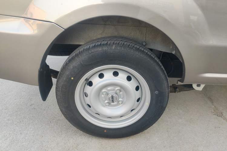 Used Jinbei Hiace X30 2022 1.5L Business-Class Central Air-Conditioned Coach China VI Standard SWC15M Right Rear Wheel Hub