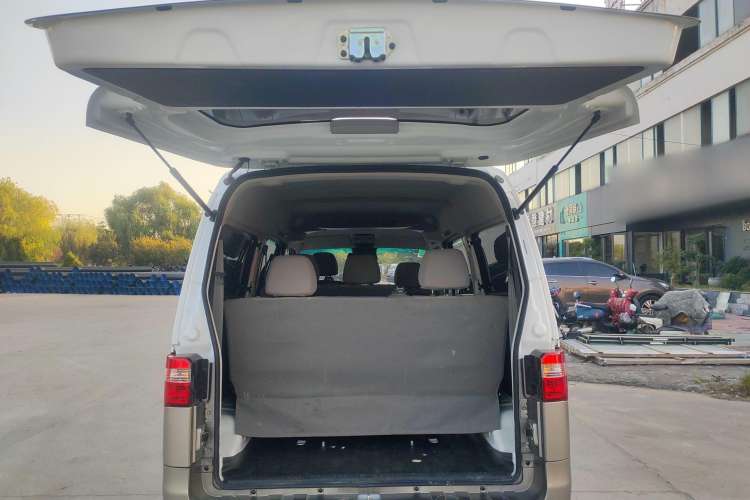 Used Jinbei Hiace X30 2022 1.5L Business-Class Central Air-Conditioned Coach China VI Standard SWC15M Trunk