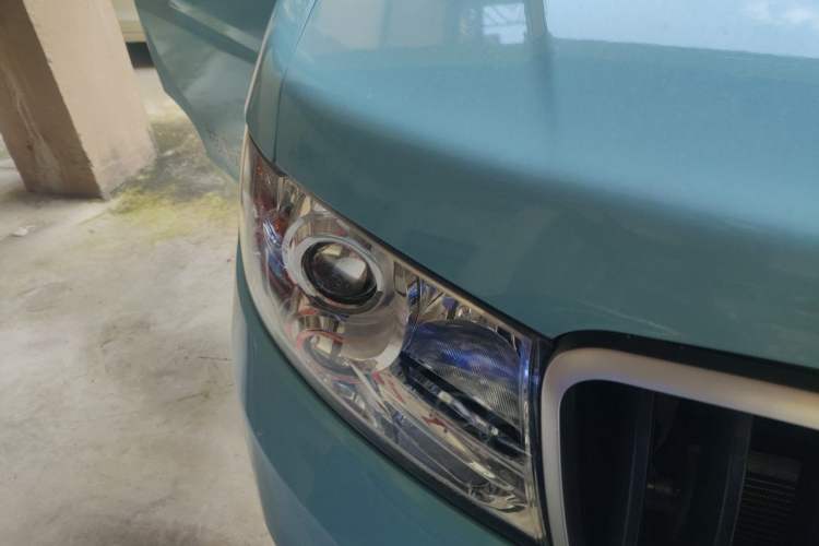 Used Jinbei Hiace X30 2023 1.5L Super-Comfortable Passenger Van 5/6/7-Seater Non-Air-Conditioned Version Model SWC15M Right Front Headlight