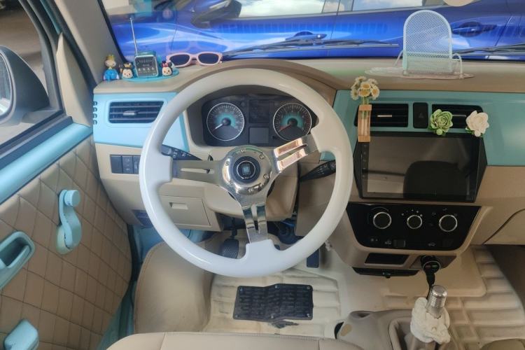 Used Jinbei Hiace X30 2023 1.5L Super-Comfortable Passenger Van 5/6/7-Seater Non-Air-Conditioned Version Model SWC15M Steering Wheel