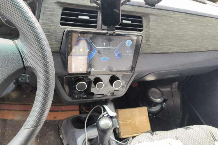 Used Jinbei Hiace X30 2023 1.5L Super-Comfortable Passenger Van 5/6/7-Seater Non-Air-Conditioned Version Model SWC15M Audio And AC Panel