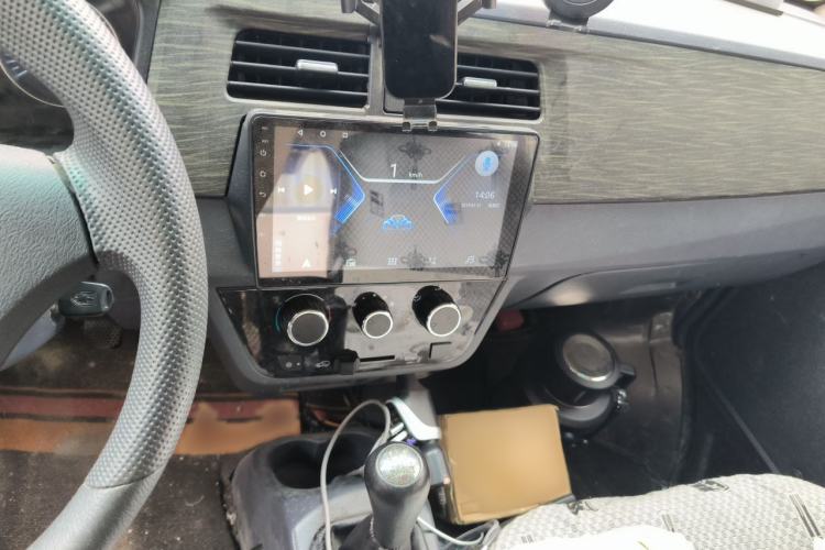 Used Jinbei Hiace X30 2023 1.5L Super-Comfortable Passenger Van 5/6/7-Seater Non-Air-Conditioned Version Model SWC15M Audio And AC Panel