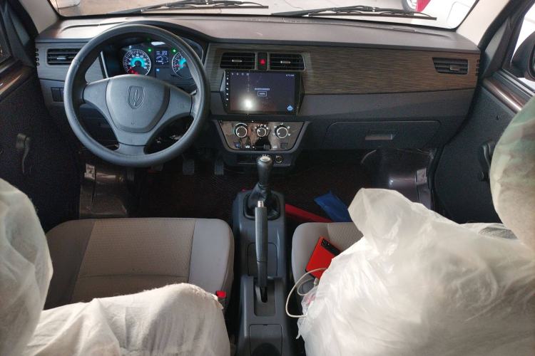 Used Jinbei Hiace X30 2023 1.5L Super-Comfortable Passenger Van 5/6/7-Seater Non-Air-Conditioned Version Model SWC15M Center Console