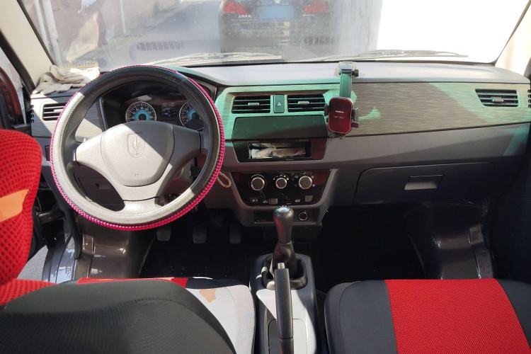 Used Jinbei Hiace X30 2023 1.5L Wealthy-Style Passenger Van 5/6/7-Seater Non-Air-Conditioned Version SWC15M Center Console